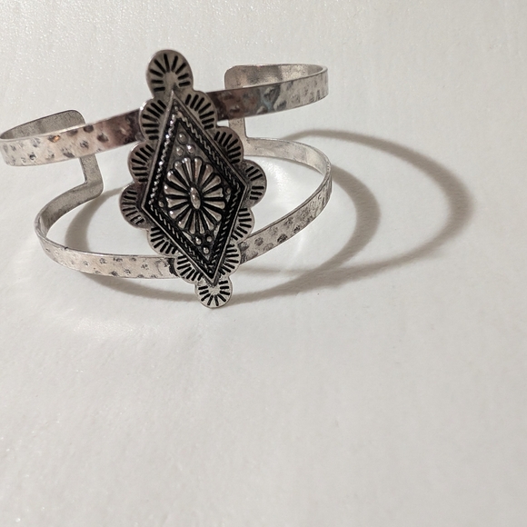 🎀$5 Boho Western Style Bracelets - Picture 4 of 14